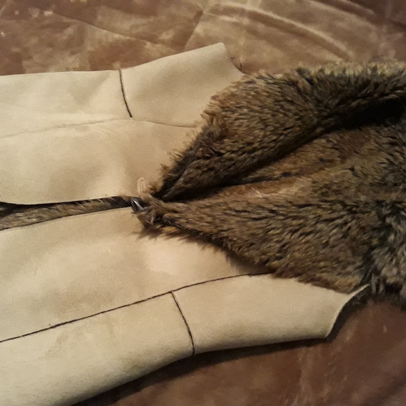 Vest - Picture 5 of 7